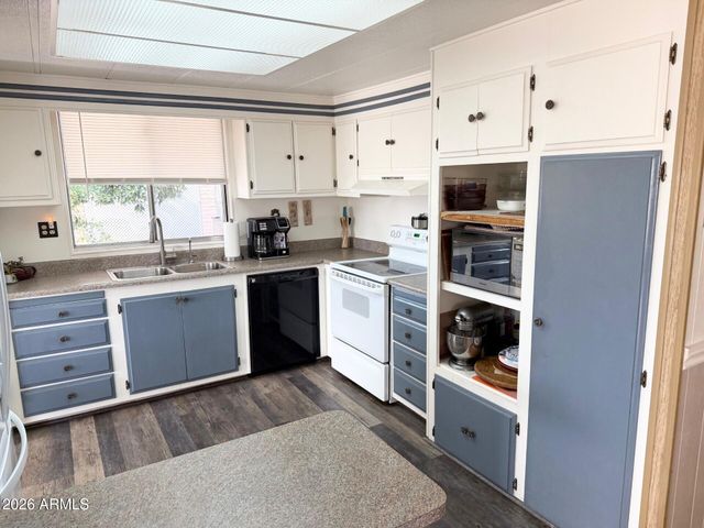 8264 E DUTCHMAN Drive, Mesa, AZ 85208