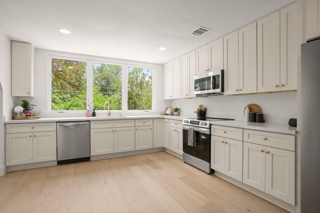 2204 Fair Oaks DR, Austin, TX 78745
