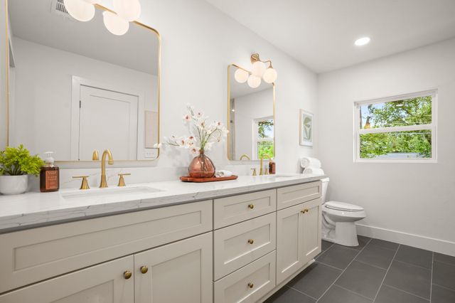 2204 Fair Oaks DR, Austin, TX 78745