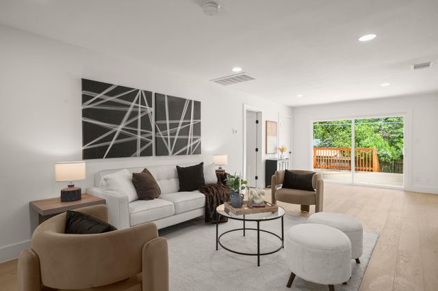 2204 Fair Oaks DR, Austin, TX 78745