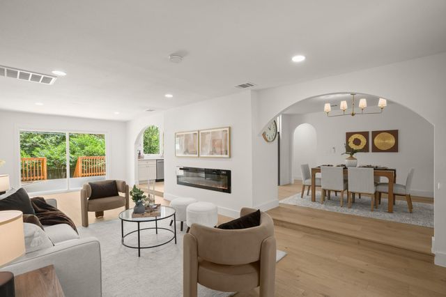 2204 Fair Oaks DR, Austin, TX 78745