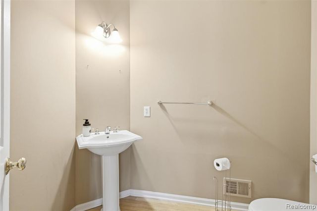 5139 Birkdale Drive, Commerce Twp, MI 48382