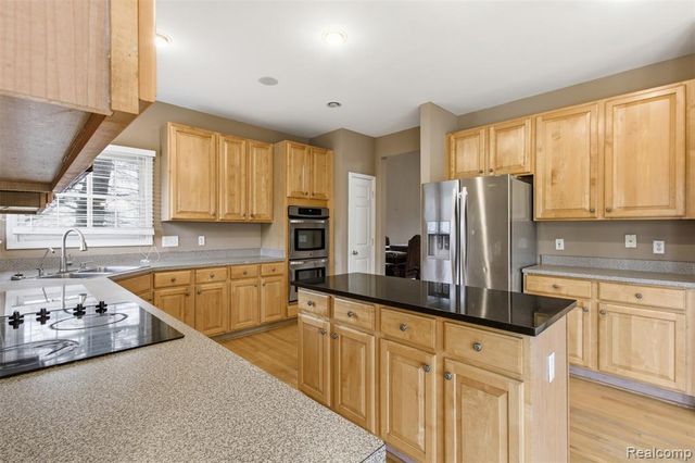 5139 Birkdale Drive, Commerce Twp, MI 48382