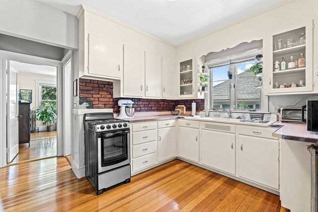 10 Chestnut Street 2L, Melrose, MA 02176