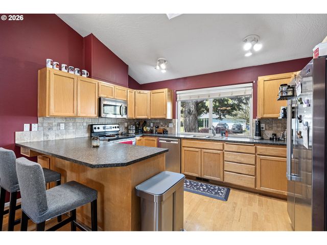 4132 N CLAREY St, Eugene, OR 97402