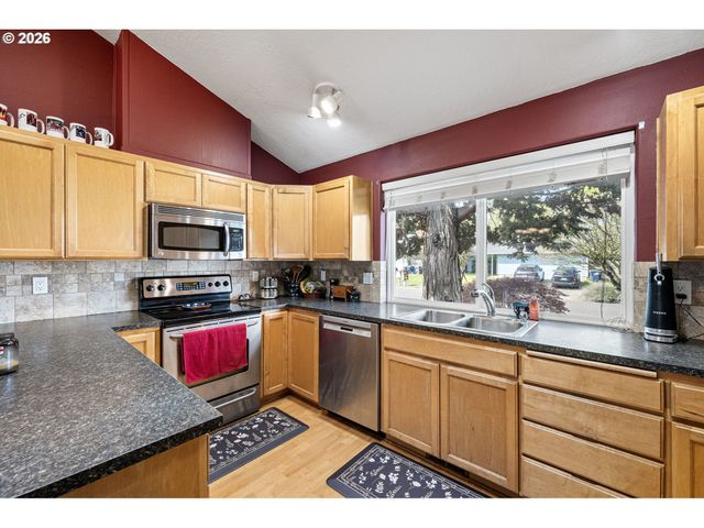 4132 N CLAREY St, Eugene, OR 97402