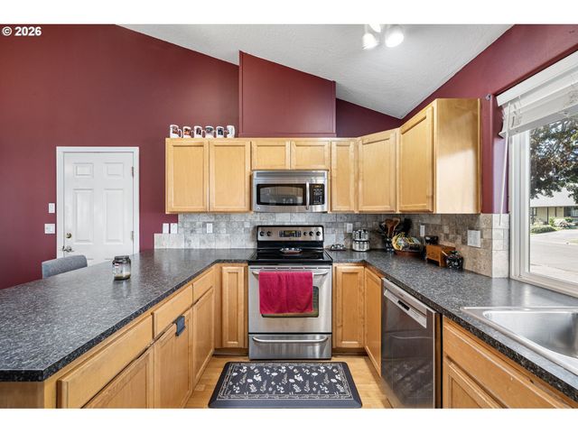 4132 N CLAREY St, Eugene, OR 97402