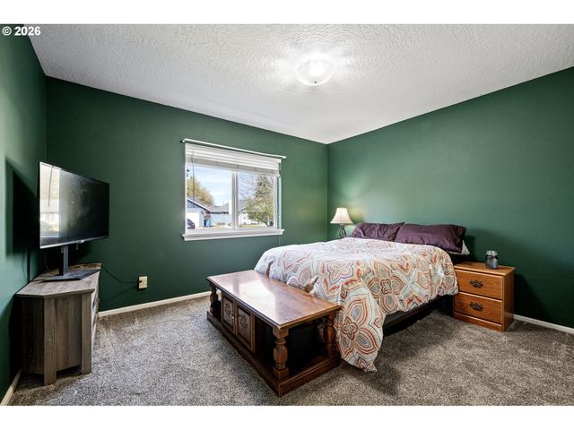 4132 N CLAREY St, Eugene, OR 97402