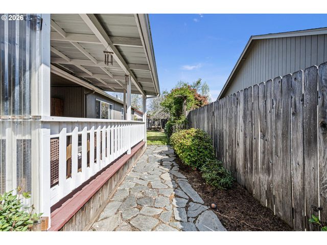 4132 N CLAREY St, Eugene, OR 97402