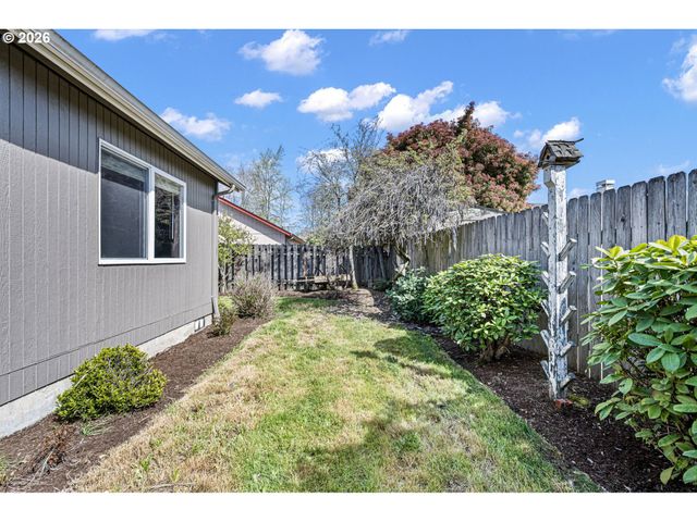 4132 N CLAREY St, Eugene, OR 97402