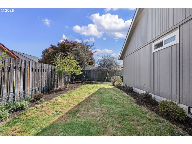 4132 N CLAREY St, Eugene, OR 97402