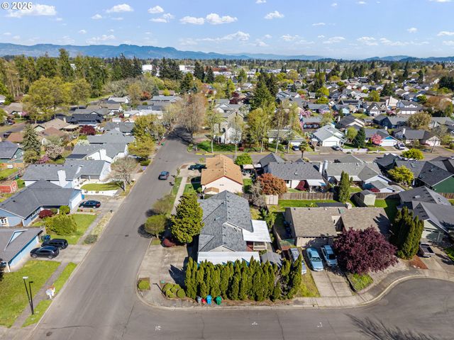 4132 N CLAREY St, Eugene, OR 97402