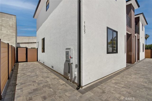 7605 Greg Avenue, Sun Valley, CA 91352