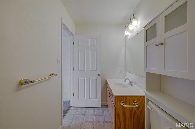 1865 Black Oak Drive, Farmington, MO 63640