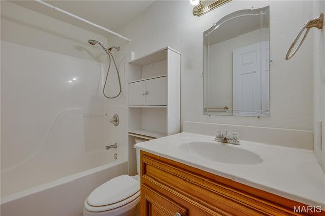 1865 Black Oak Drive, Farmington, MO 63640