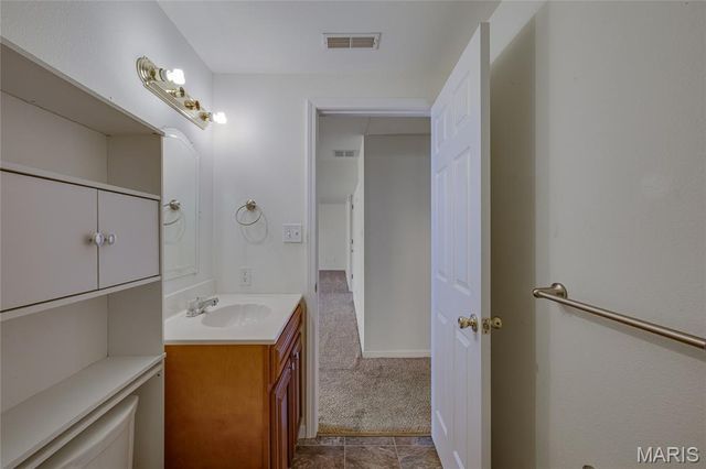 1865 Black Oak Drive, Farmington, MO 63640