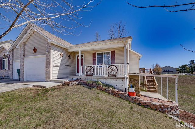 1865 Black Oak Drive, Farmington, MO 63640