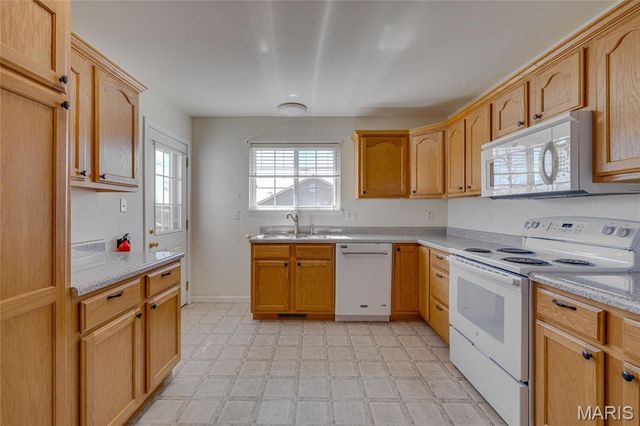 1865 Black Oak Drive, Farmington, MO 63640