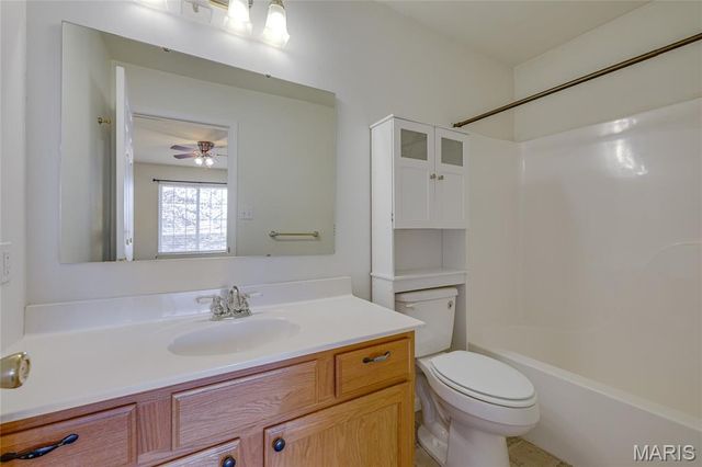 1865 Black Oak Drive, Farmington, MO 63640