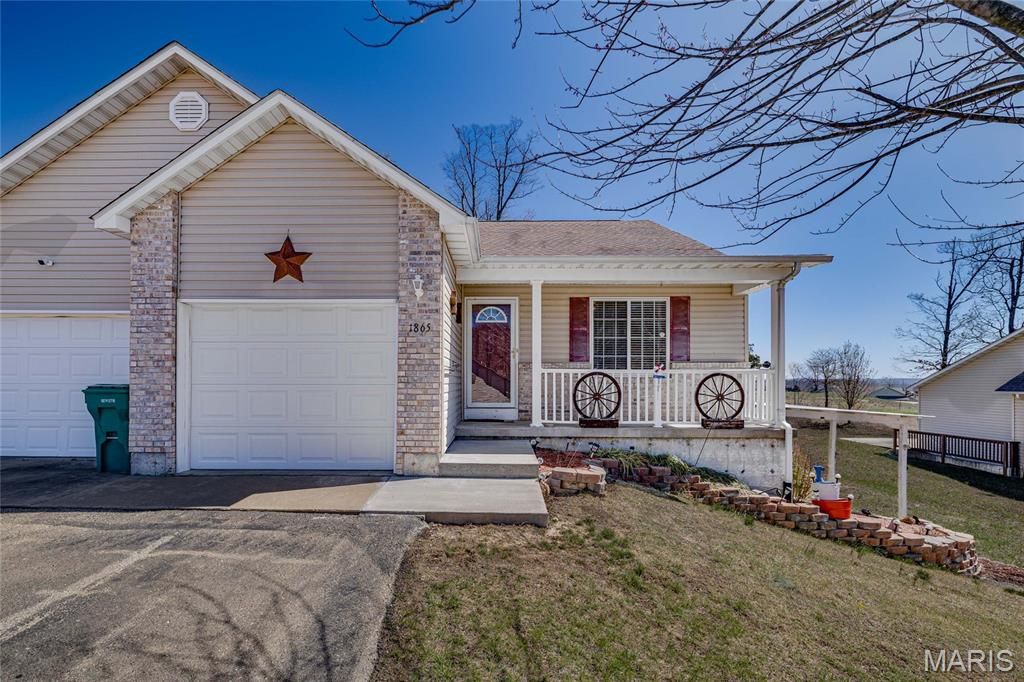 1865 Black Oak Drive, Farmington, MO 63640