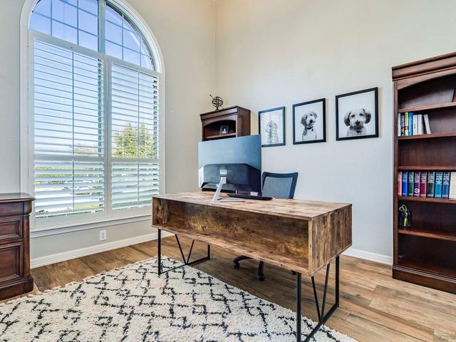 100 Empire CT, Austin, TX 78737