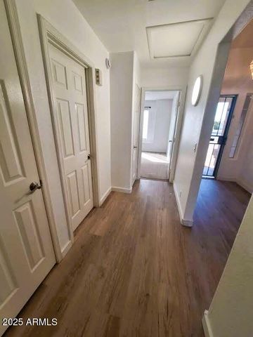 8136 W STELLA Avenue, Glendale, AZ 85303