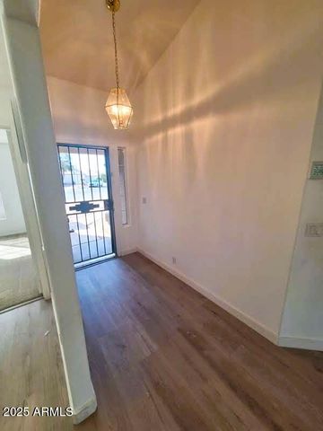 8136 W STELLA Avenue, Glendale, AZ 85303