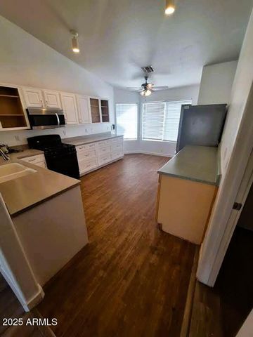 8136 W STELLA Avenue, Glendale, AZ 85303