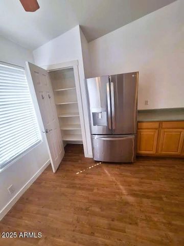 8136 W STELLA Avenue, Glendale, AZ 85303