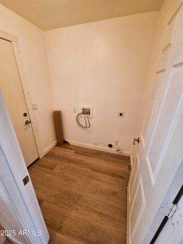 8136 W STELLA Avenue, Glendale, AZ 85303