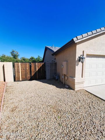8136 W STELLA Avenue, Glendale, AZ 85303