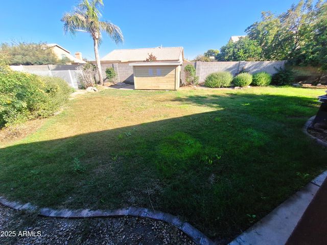 8136 W STELLA Avenue, Glendale, AZ 85303