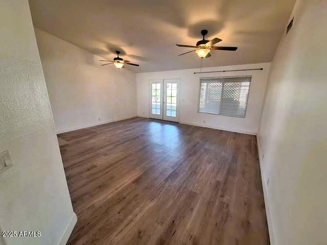 8136 W STELLA Avenue, Glendale, AZ 85303