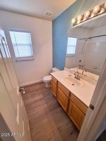 8136 W STELLA Avenue, Glendale, AZ 85303