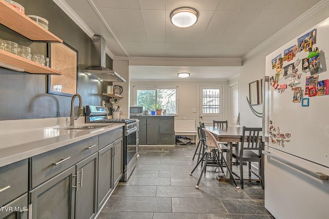 252 Ashville Avenue, Mount Carmel, TN 37645