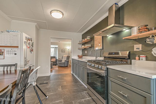 252 Ashville Avenue, Mount Carmel, TN 37645