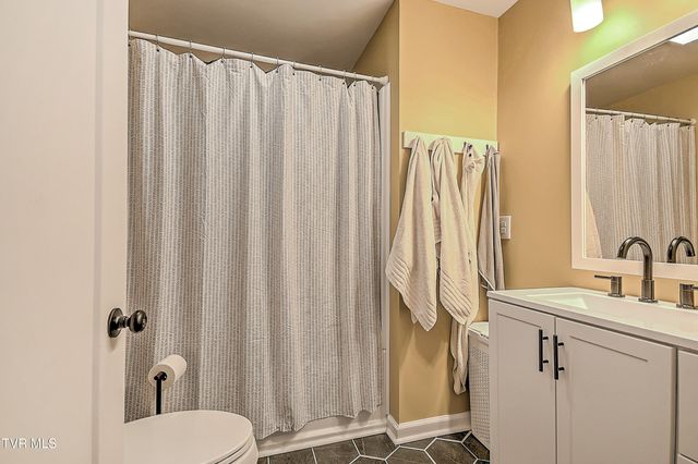 252 Ashville Avenue, Mount Carmel, TN 37645