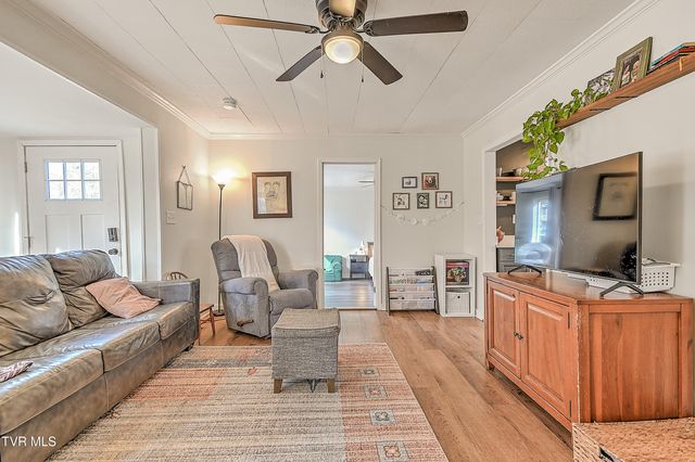 252 Ashville Avenue, Mount Carmel, TN 37645