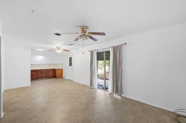 1214 S Spruce Street, Tulare, CA 93274