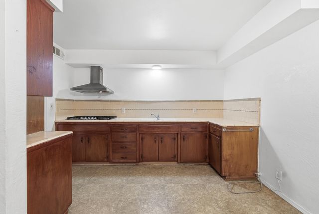 1214 S Spruce Street, Tulare, CA 93274