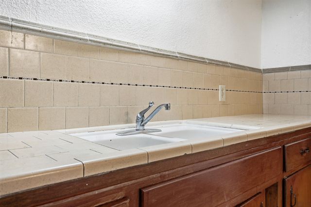 1214 S Spruce Street, Tulare, CA 93274