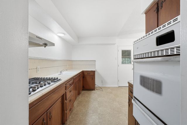 1214 S Spruce Street, Tulare, CA 93274