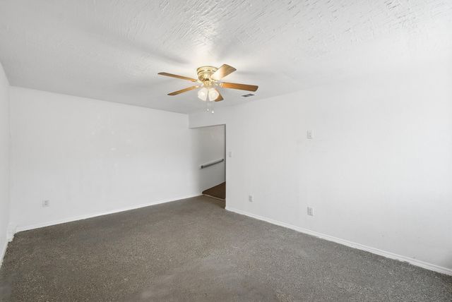 1214 S Spruce Street, Tulare, CA 93274