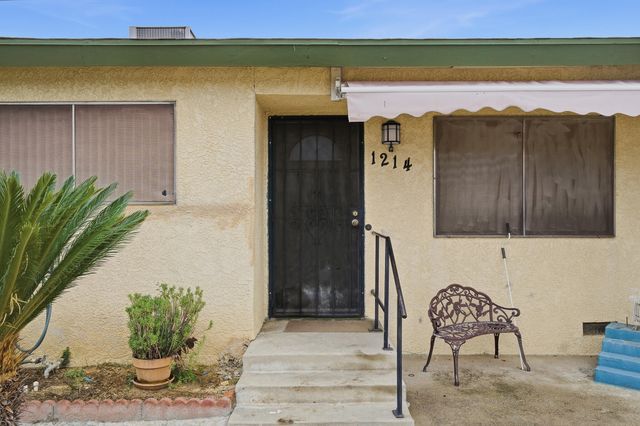 1214 S Spruce Street, Tulare, CA 93274