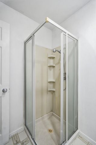 1214 S Spruce Street, Tulare, CA 93274