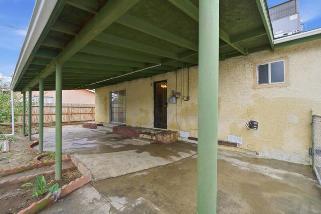 1214 S Spruce Street, Tulare, CA 93274