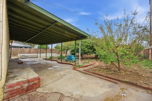 1214 S Spruce Street, Tulare, CA 93274