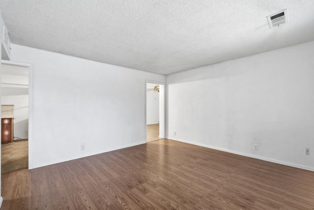 1214 S Spruce Street, Tulare, CA 93274