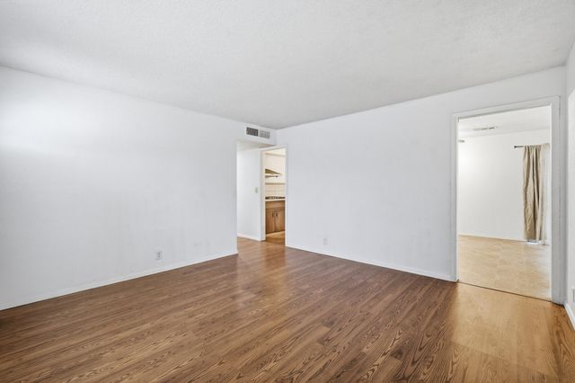 1214 S Spruce Street, Tulare, CA 93274