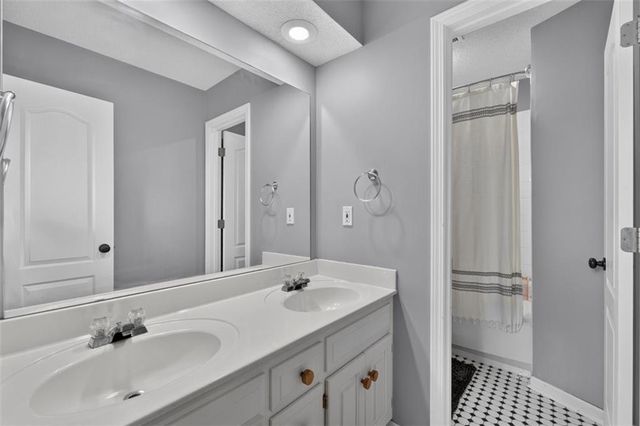 13987 W 147TH Street, Olathe, KS 66062